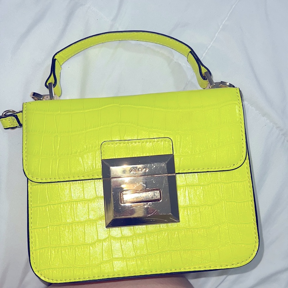 I’m selling a beautiful neon green purse so cute for a summer night out!
